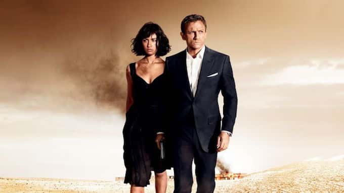 [荒唐無稽の使い方] 007のボンドは荒唐無稽な夢物語を見せてくれる憧れの存在だ。